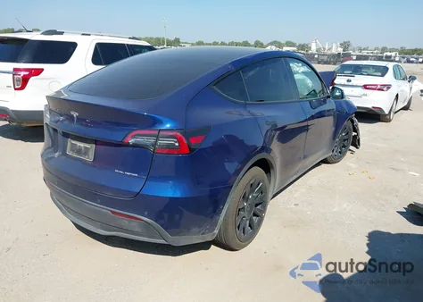 2022 Tesla Model Y Long Range Dual Motor All-Wheel Drive z USA, uszkodzony, nr VIN 7SAYGDEEXNF441415
